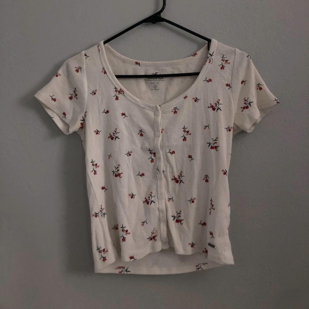 floral Hollister tee